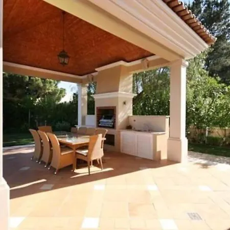 Вилла Sleeps 10 Pool Air Con T480285 *
