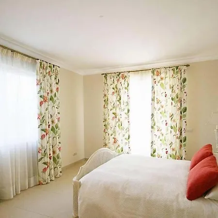 Sleeps 10 Pool Air Con T480285
